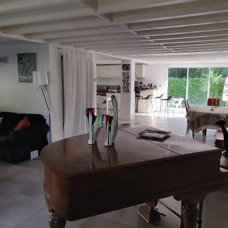 Maison Familiale Avec Belles Prestations Villa *